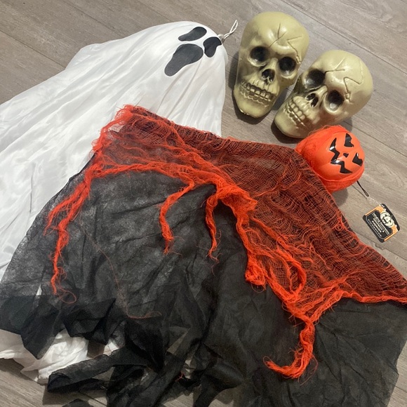 Bundle of 4 Halloween Decorations - Picture 1 of 4